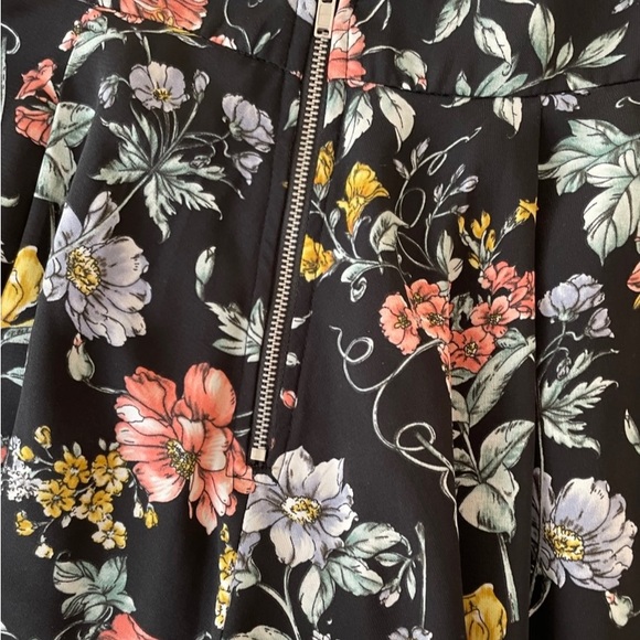 Back Floral Short Two Piece - Picture 4 of 7